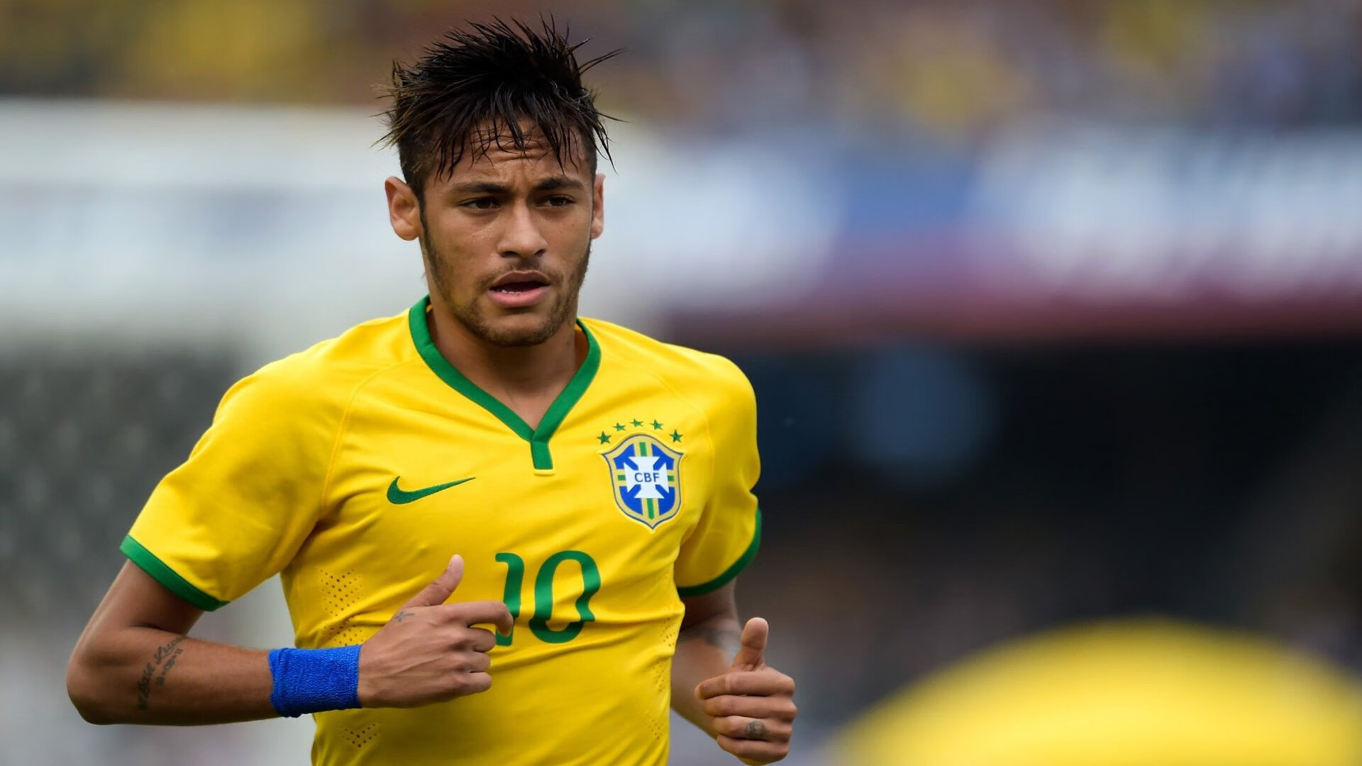 国际足球裁判执法标准升级,公正公开成为主旋律,足球裁判执法规则